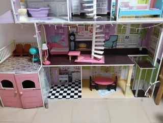 Casa de muñecas de madera