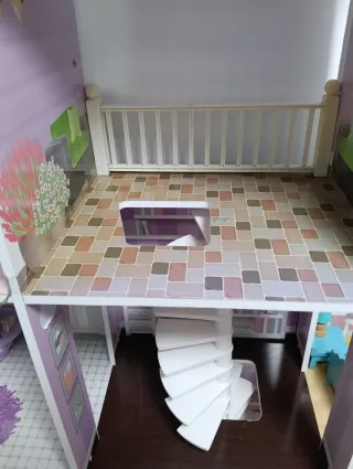 Casa de muñecas de madera