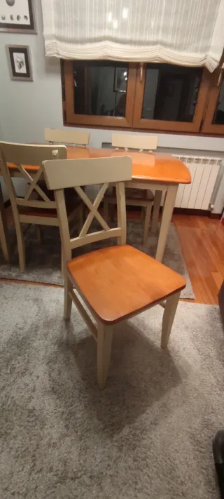 Mesa de comedor de madera maciza