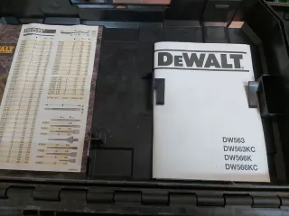 Taladro percutor DeWalt con maletín