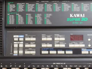 Teclado electrónico Kawai. 5 octavas / 60 teclas