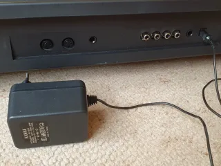 Teclado electrónico Kawai. 5 octavas / 60 teclas