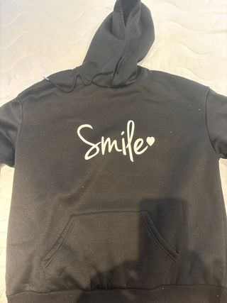 Sudadera negra con estampado Smile