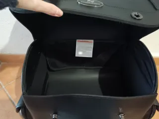 Baúl de cuero para moto
