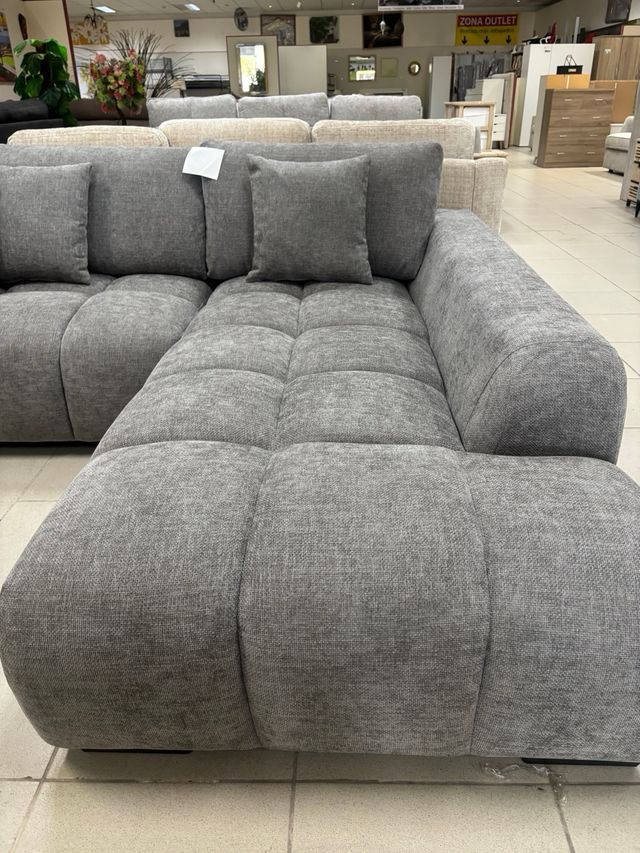 Sofá modular gris con doble chaise longue