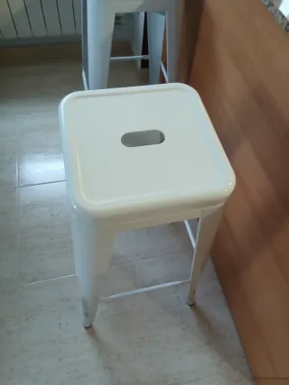 2 Taburetes Altos Blancos 78cm, sin usar