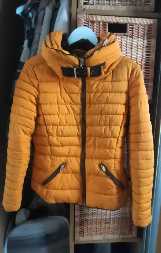 Abrigo acolchado Zara amarillo mostaza En perfecto