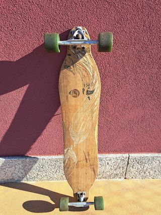 Tabla Longboard Madera con Ruedas Verdes