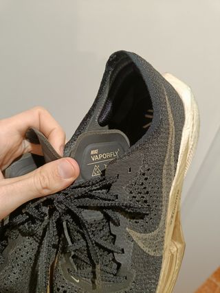 Nike Vaporfly Next% 3 Negro/Dorado
