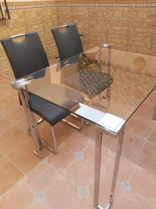 Mesa cristal y 4 sillas comedor