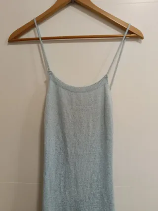 Vestido azul de tirantes con espalda cruzada