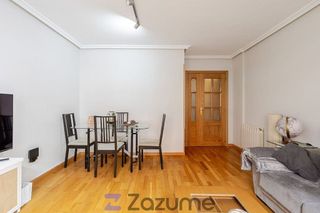 Piso en alquiler en Valdeacederas en Madrid