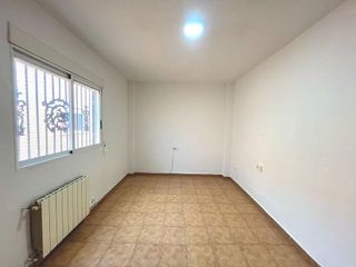 Casa adosada en alquiler en Museros