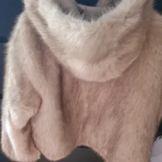 Giacca corta in pelliccia sintetica