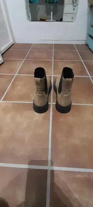 Lote zapatos botas hombre beige y zapatillas Múnic