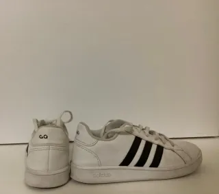 Zapatillas Adidas Blancas y Negras