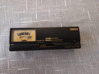 Afinador Yamaha YT-1100 Guitarra/Bajo