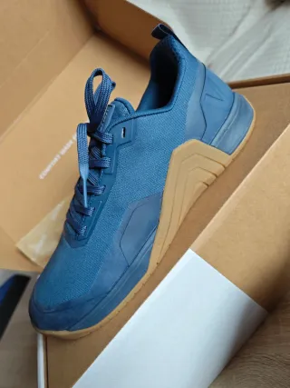 Zapatillas híbridas Velites azules y marrones