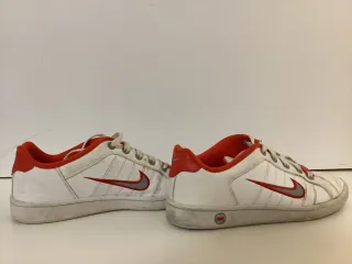 Zapatillas Nike Clásicas Blancas y Rojas