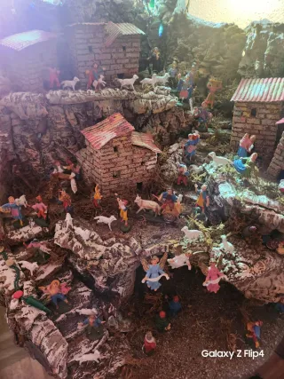 Prezioso presepe napoletano con luci