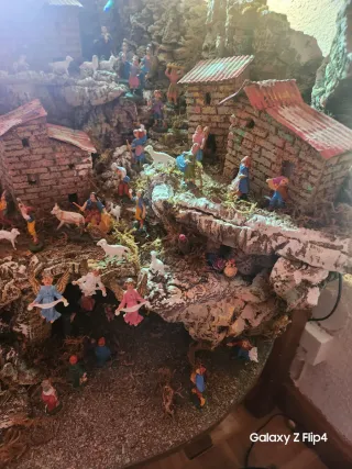 Prezioso presepe napoletano con luci
