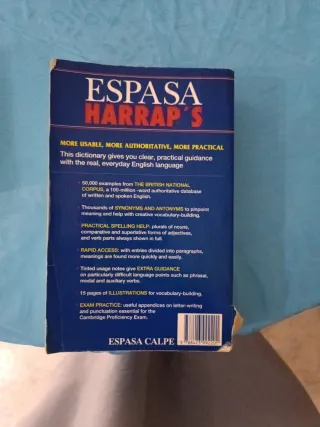 Espasa Harrap's essential english dictionary