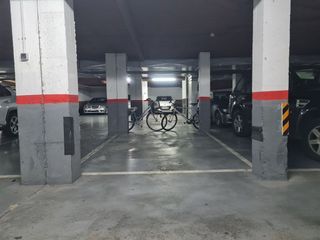 Garaje en alquiler en Eixample Nord – La Devesa en Girona