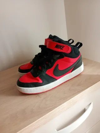 Deportivas Nike Botín Rojas y Negras