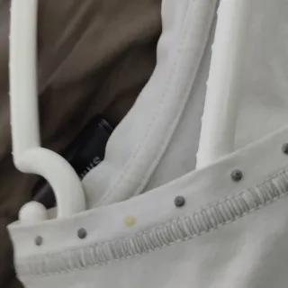 Camiseta blanca con elefantes multicolor