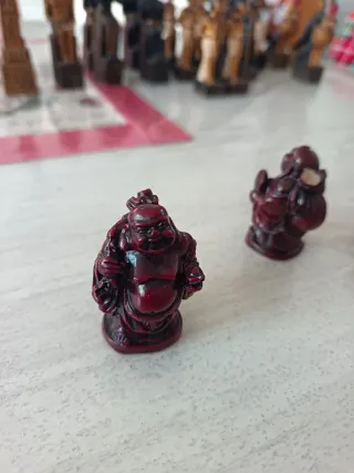 Statuetta Buddha in plastica marrone