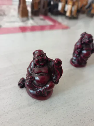 Statuetta Buddha in plastica marrone