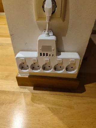 Regleta 5 Enchufes + 3 USB+ 2 USB C+ luz