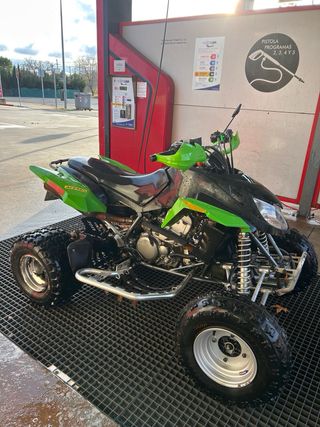 Quad ártict cat dvx400