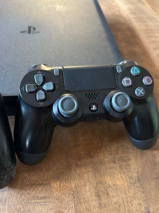 PS4 Slim Negra + 2 Mandos