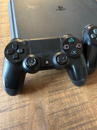PS4 Slim Negra + 2 Mandos