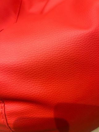 Puf rojo piel sintética