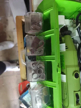 Herramienta Rotatoria Multifunción con Accesorios