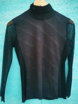 Camiseta fiesta brillo cuello alto