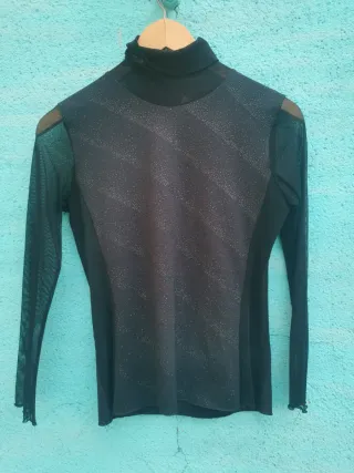 Camiseta fiesta brillo cuello alto