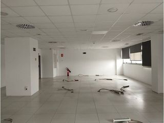 Local comercial en alquiler en Arcas Reales - Pinar del Jalón en Valladolid