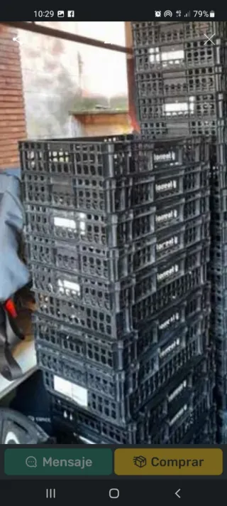 Cajas de plástico negras apilables