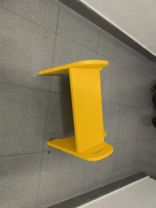 Escalera infantil amarilla Ikea madera con asas