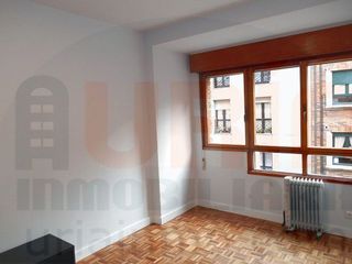 Piso en alquiler en Zona Teatro Campoamor en Oviedo