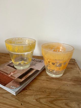 Coppia di antiche vasi di vetro