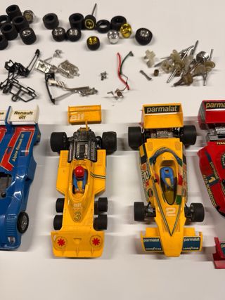 7 Coches Scalextric con piezas y ruedas