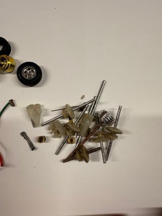 7 Coches Scalextric con piezas y ruedas