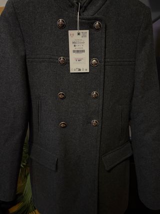 Abrigo cruzado Zara botones gris