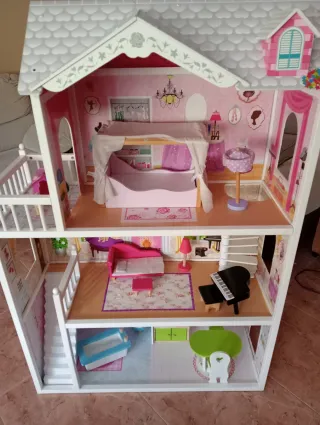 Casa de muñecas de madera