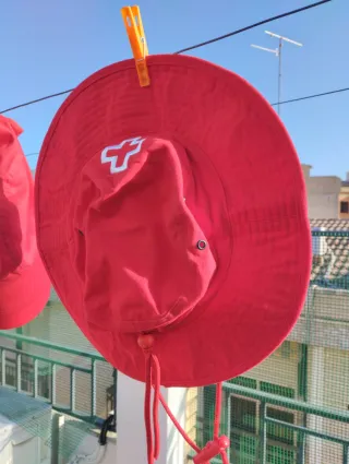 Lote Cruz Roja: Sudadera, Gorro y chambergo