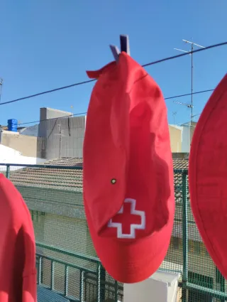 Lote Cruz Roja: Sudadera, Gorro y chambergo
